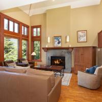 Taluswood The Heights 18 - Mountain Chalet w/ Hot Tub, BBQ, & Tranquil Views - Whistler Platinum