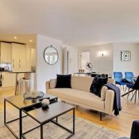 Tower Bridge Retreat 2BR with Gym and Rooftop Deck