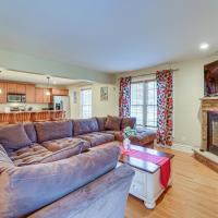 Ellicottville Townhome with Hot Tub about 2 Mi to Skiing