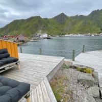 Charming waterfront cabin in Ballstad, Lofoten