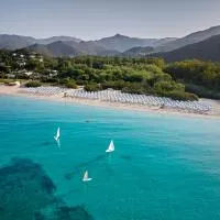 Calaserena Resort, hotell i Geremèas