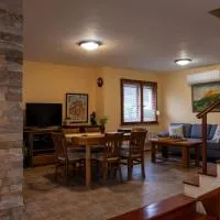 Villa Natura - Private Villa by a Lake near Vratsa、Glavatsiのホテル
