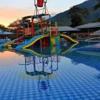 Mifan Resort And Waterpark, hotel v destinácii Padangpanjang