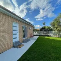 Cosy Sunlit Home Away from Home, hotel en Baulkham Hills