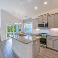 Brand New Home 3 Bed 25 bath, 4min walk to beach, хотел близо до Летище Myrtle Beach International - MYR, Мъртъл Бийч