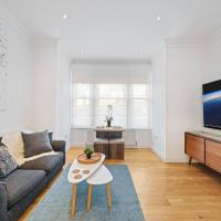 Stunning Acton Super-King Flat with Parking