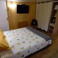 Chambre d'hôte chez Nathalie & Roland, hotel en Massiac