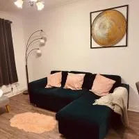 Entire Immaculate 3 Bedrooms House in Blackburn Weekend Away, ξενοδοχείο σε Μπλάκμπερν
