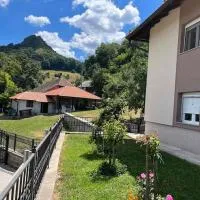 Rudnička oaza mira, kuća u podnožju Ostrvice, hotel en Gornji Milanovac