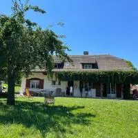 Grande maison familiale dans le massif des Bauges, hotel v destinácii Montcel