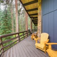 Mid-Century Cabin Creekside, Easy Access to i-70, hotel i Dumont