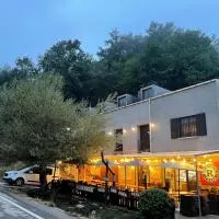 Vagabond Vieiras Beds & Communal Dinner Included Albergue LE-210, Hotel in La Portela de Valcarce