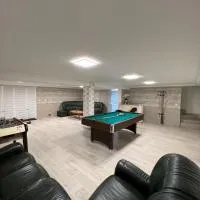 Lusyana, hotel u gradu Janzé