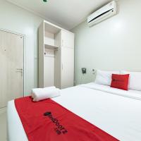 RedDoorz near Pasar Baru Bandung, Hotel im Viertel Ciroyom, Bandung