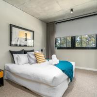 Onyx Apt Onsite EV Charger 5mins to Foreshore, hotel near Canberra Airport - CBR, Kingston 