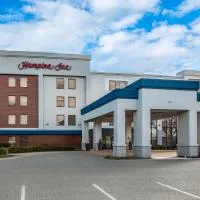 Hampton Inn Linden, хотел в Линдън