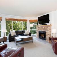 Woodrun Lodge 417 - 2Bed 2Bath Condo with Pool, Hot Tub, Free Parking - Whistler Platinum