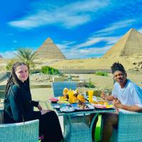 Blue Scarab Pyramids View, hotel in Giza, Cairo