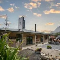 Punakaiki Rocks Hotel & Garden Bar, hotel di Punakaiki