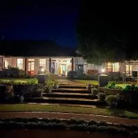 The Oaks Hotel، فندق في Richmond
