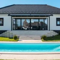 The Crown Pool Villa, hotel u Beogradu