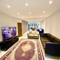 Luxury 5 bedroom home with private car park in London