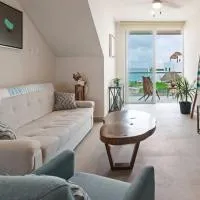 Oceanfront Seahorse Private Rooftop Terrace With Hot Tub Beach Access 11 Pools, hótel í Akumal