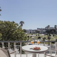 Rent4Rest Estoril Beachfront Apartments: Estoril şehrinde bir otel