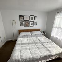 Cheerful Two Bedroom Central Location Downtown，巴爾的摩坎登球场的飯店