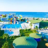 Raymar Resort & Aqua، فندق في مانافغات