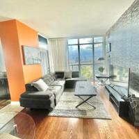 Magnificent 2bed 2bath Condo, hotel in Downtown Mississauga, Mississauga