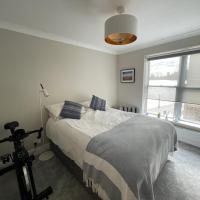 Private Riverside Bedroom in Limehouse, Central London