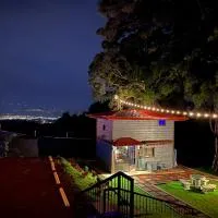 Villazul 1: Poás şehrinde bir otel