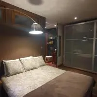 Chambre double accueillante avec douche privative, hotelli kohteessa Écully