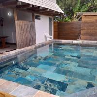Mara'ai le spot Tubuai, Chambre Triple Deluxe Mahu SDB Privée avec piscine, hotel poblíž Letiště Tubuai - TUB, Tubuai