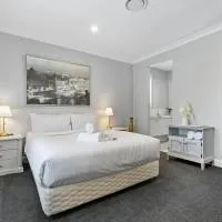 New Haven - Eiffel Tower Suite, Hotel in Banksia Beach