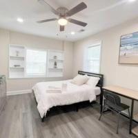 The Beach Pad - Your Private Oasis with a Cool Beachy Vibe、Manassas ParkにあるManassas Regional (Harry P. Davis Field) - MNZの周辺ホテル