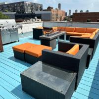 Wrigley Penthouse with Private Roof Deck and Parking