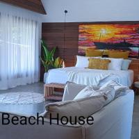 Bombua Beach House, hotel dekat Norsup Airport - NUS, Luganville