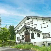 ロッヂ秀岳, hotel u gradu Chikuni