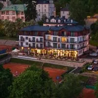 Viesnīca Wellness Hotel Queens pilsētā Mariānske Lāzņe