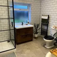 Home in West by the Sea – hotel w mieście Llanelli