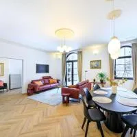 5 Sterne Ferienwohnung Schlossplatz - Sachsen Vogtland Erzgebirge 6 Personen 3 SZ Sauna Kamin, hotel en Auerbach