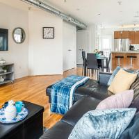 Spacious 2 Bedroom Loft in Sought After Leslieville, hotell piirkonnas Leslieville, Toronto