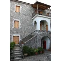 Maleatis Apollo Guesthouse: Kosmás şehrinde bir otel