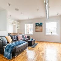 Modern 2 BR Condo - Heart of Leslieville, hotell piirkonnas Leslieville, Toronto