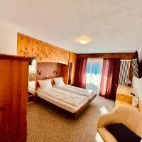 Hotel Old JNN, hotel di Klosters Serneus