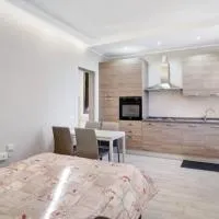 CASA SANREMO TIZIANO Parking Gratis Centro 15 minuti a piedi, hotel en San Remo