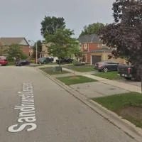Large Separate Entrance Basement Unit 2Beds 1Washroom Sleeps 4-6, hotell i Pickering