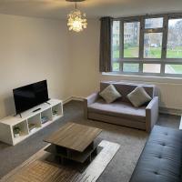 Spacious 2 bed Dulwich flat green views, hotell i Dulwich i London
